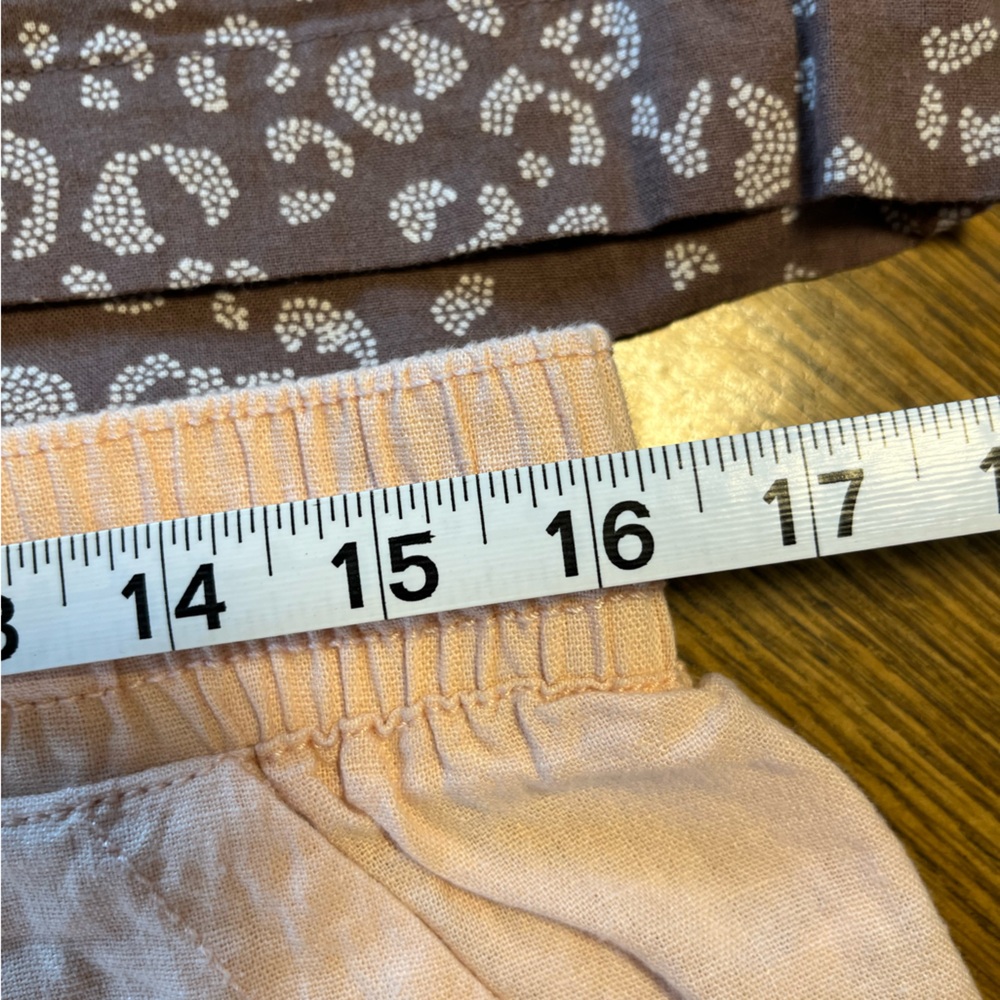 2 Pair of Women’s L / XL shorts. - Picture 9 of 9